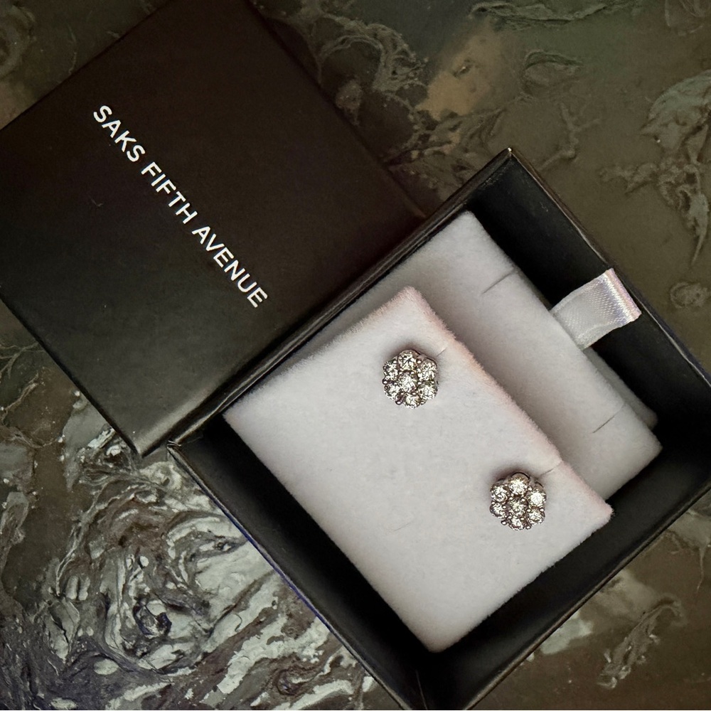 Full 2.5mm D Color VVS1 Moissanite Stud Earrings 1.4CT 7 stones flower earrings - Picture 7 of 7